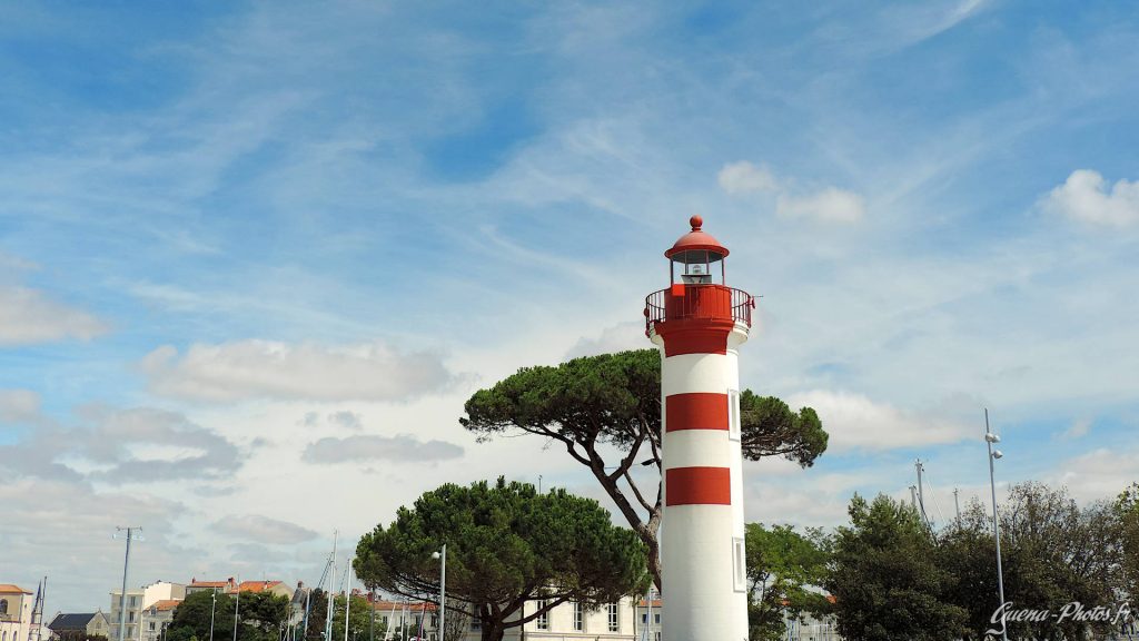 Phare près du vieux port de la Rochelle, en Charente-Maritime