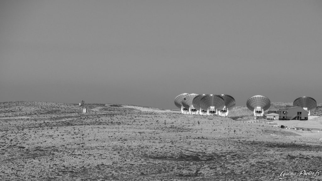 Observatoire astronomique (l'interféromètre de l'IRAM) sur le plateau de Bure.