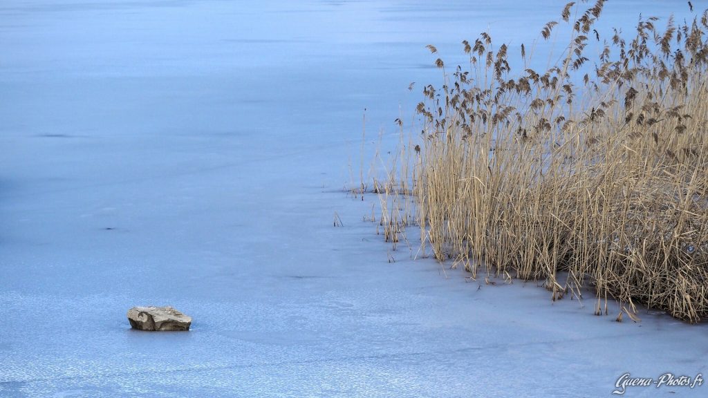 Lac de Pelleautier complètement gelé