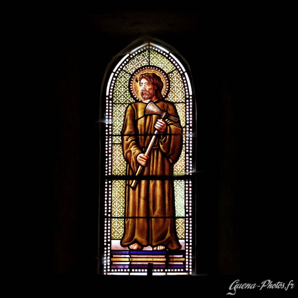 Vitrail de l'Église Saint-Michel de Rochebrune, dans la Drôme