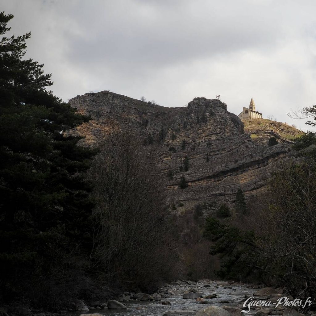 Église de Rabou, vue du Petit Buëch