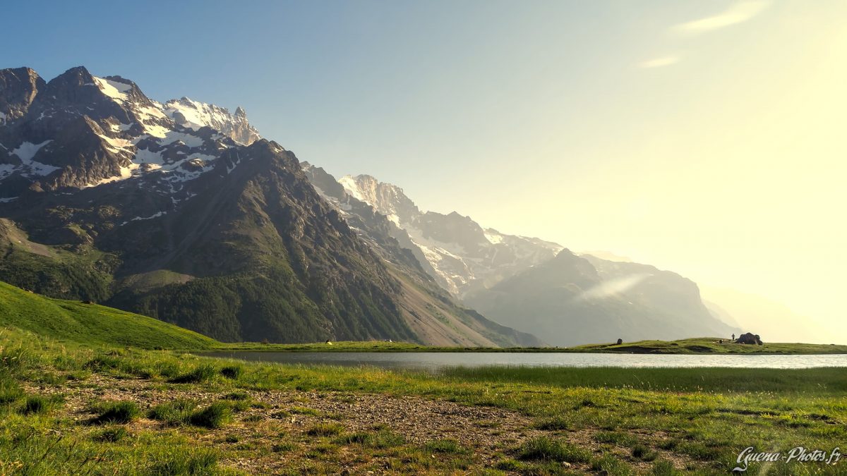 Coucher de soleil sur le lac du Pontet, près de Villar-d'Arêne