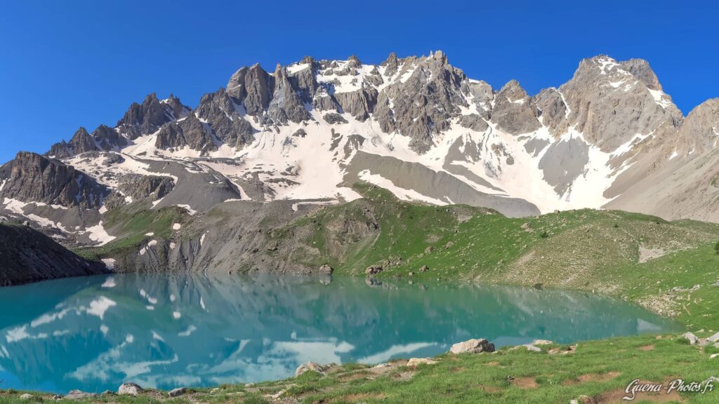 Lac Sainte-Anne (2414m), au sud du Parc Naturel Régional du Queyras, dans les Hautes-Alpes