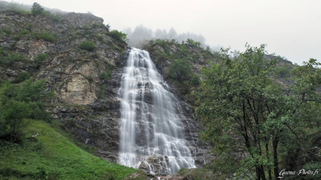 Cascade du Voile de la Mariée (Parc National des Écrins)