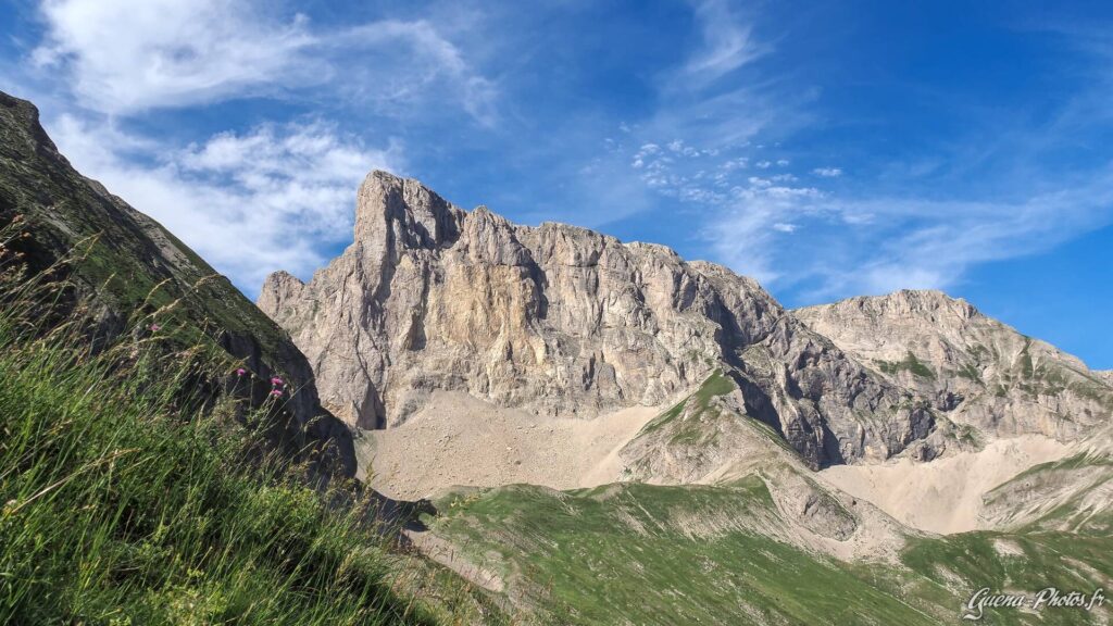 Vue sur le Pic de Bure, depuis le vallon d'Âne, Dévoluy (05250)